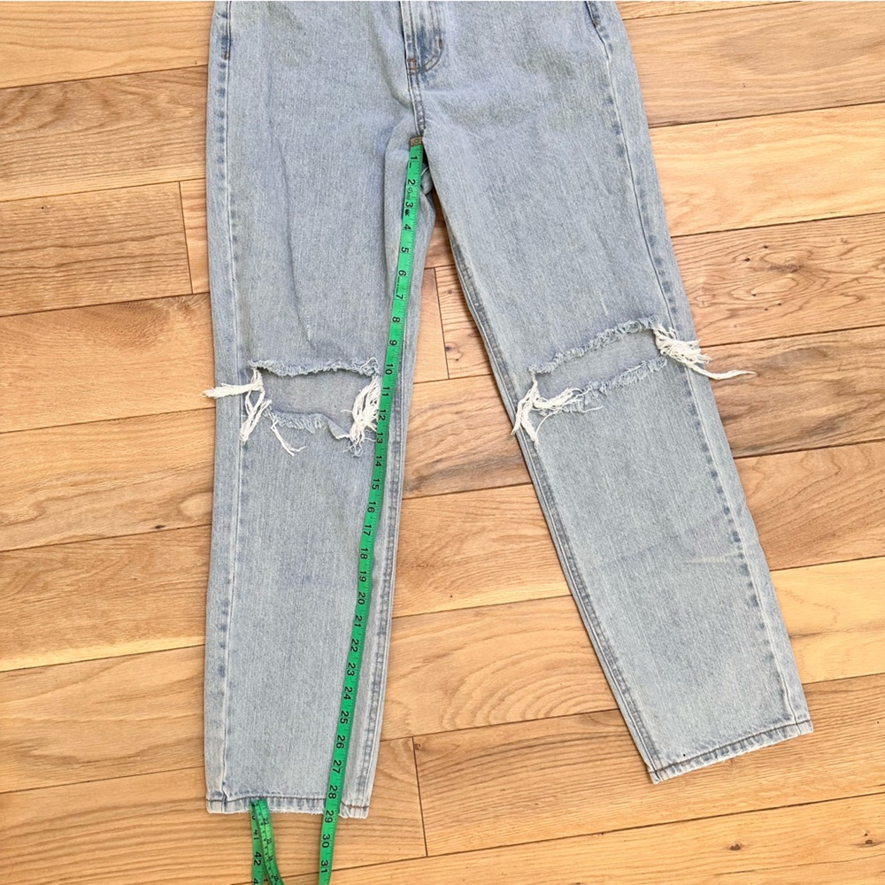 And Now This Ripped Jeans - Picture 5 of 8